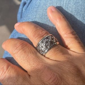 Fashionable stainless steel ring .. good find